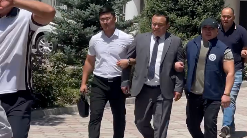 Мэра Токмока задержали во время совещания с Камчыбеком Ташиевым изображение публикации