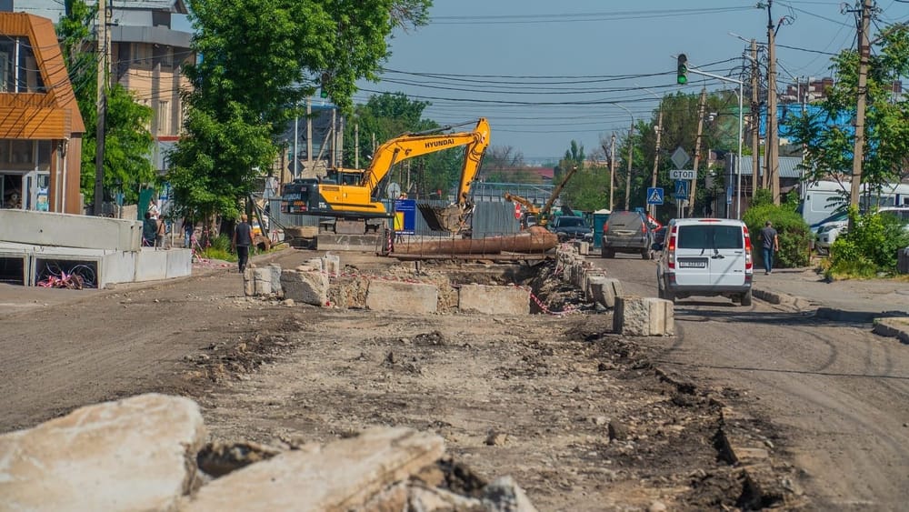 Ремонт дороги на улице Курманжан Датка продлится до конца августа – ФОТО изображение публикации