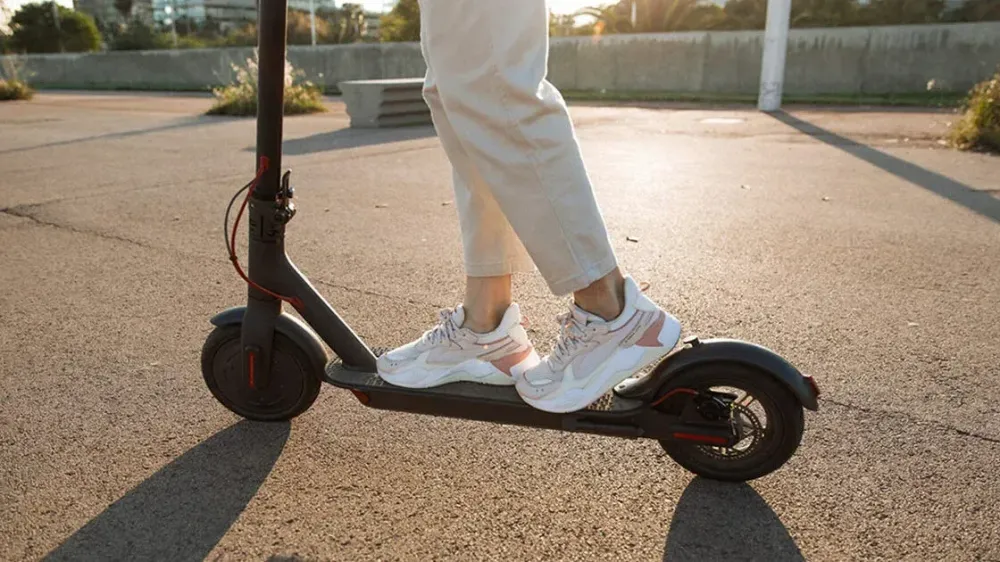 Мэрия Бишкека предлагает штрафовать за неправильно припаркованные электросамокаты изображение публикации