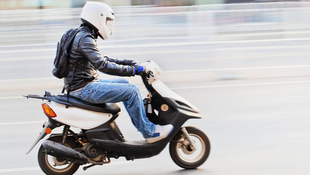 Спикер ЖК предложил ввести регулирование для скутеров и мопедов изображение публикации