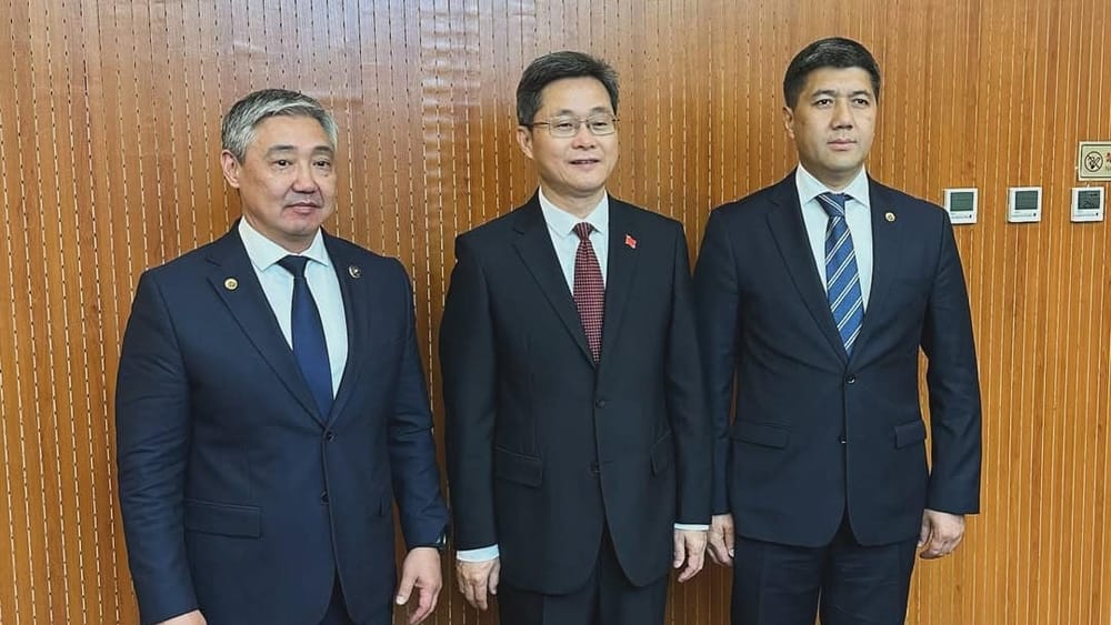 Кыргызстан и Китай обсуждают подключение госбанков к CIPS для упрощения взаиморасчетов изображение публикации