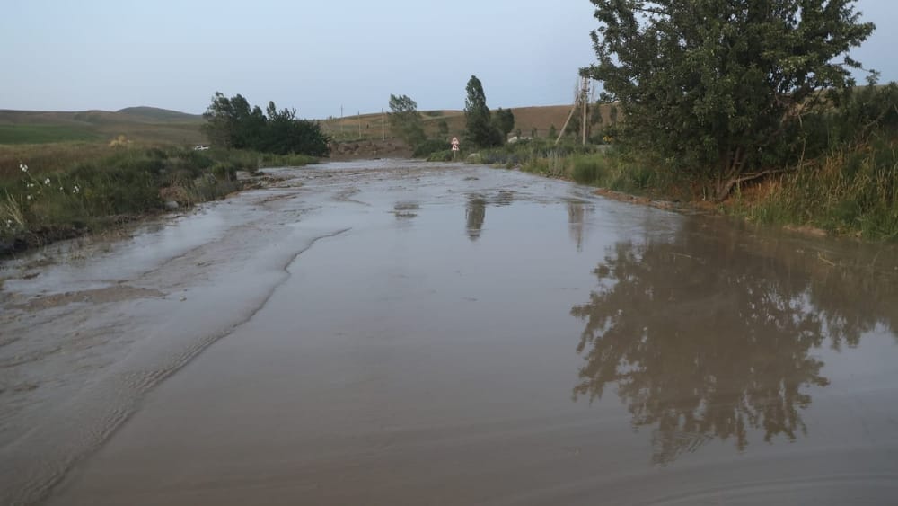 В Иссык-Атинском районе введен режим ЧС – есть угроза селу Алмалуу изображение публикации