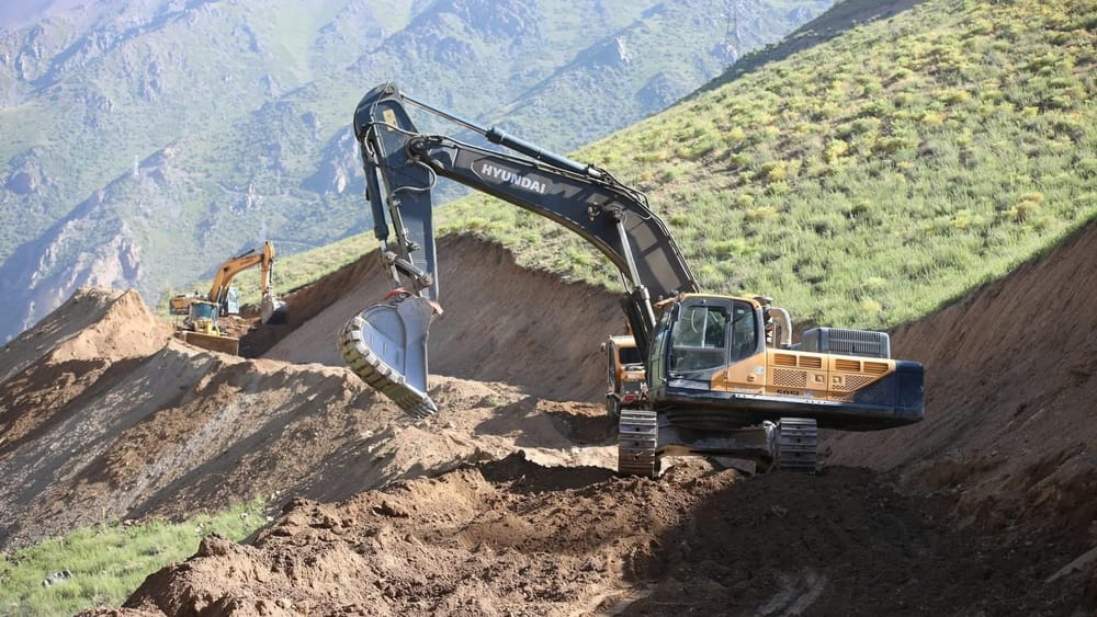 В Чаткале начали строить дорогу Каныш-Кыя — Кара-Буура за 1.7 млрд сомов изображение публикации