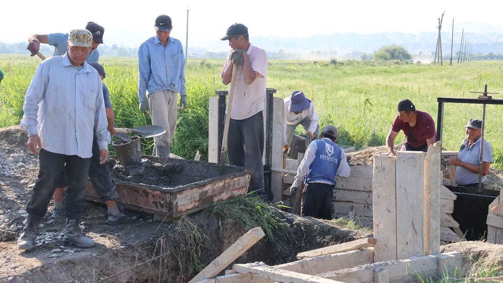 В Ат-Башинском районе строят 14 шлюзов для улучшения ирригации изображение публикации