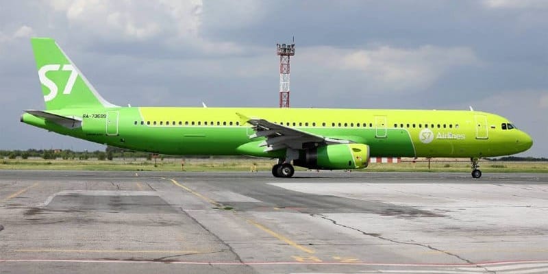 Летевший из Бишкека в Новосибирск самолет российской авиакомпании совершил жесткую посадку изображение публикации