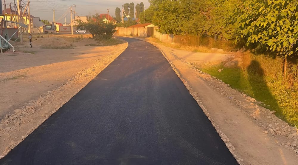 В Новопавловке построили очень узкую дорогу – ее ширина всего три метра изображение публикации