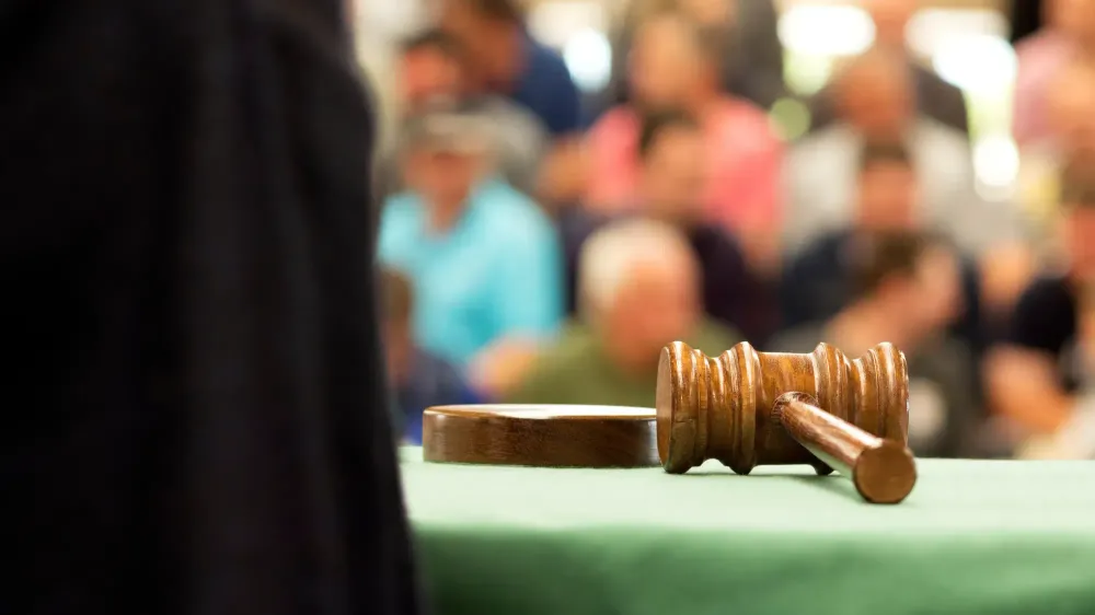 Мэрия Бишкека сдаст в аренду участки под ЛЭД-экраны, фастфуд и парковки – подробности аукционов изображение публикации