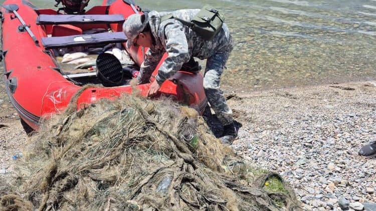На озере Сон-Куле изъяли 3.7 км браконьерских сетей изображение публикации