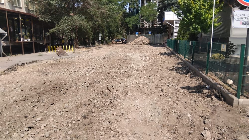 Улицу Жумабека в Бишкеке закрыли на капремонт изображение публикации