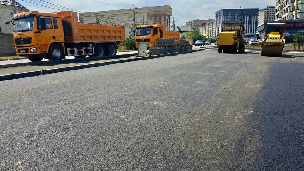 В жилмассиве Кок-Жар обустроили тротуар и парковку возле детсада и нового ЦСМ изображение публикации