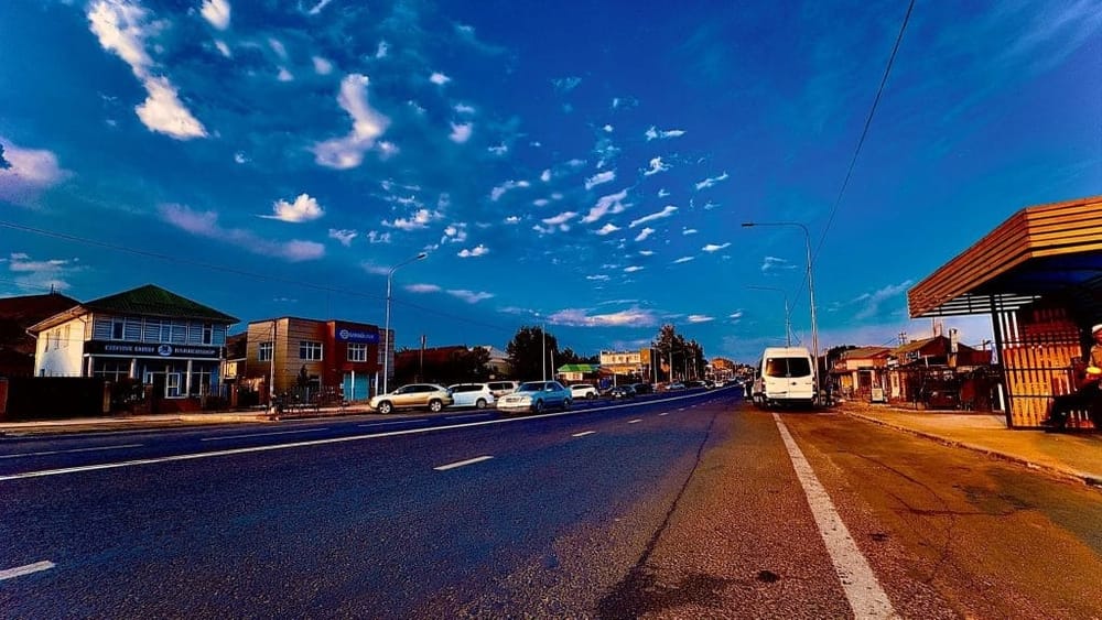 Четыре полосы, два моста, освещение: в Чолпон-Ате отремонтировали центральную трассу изображение публикации