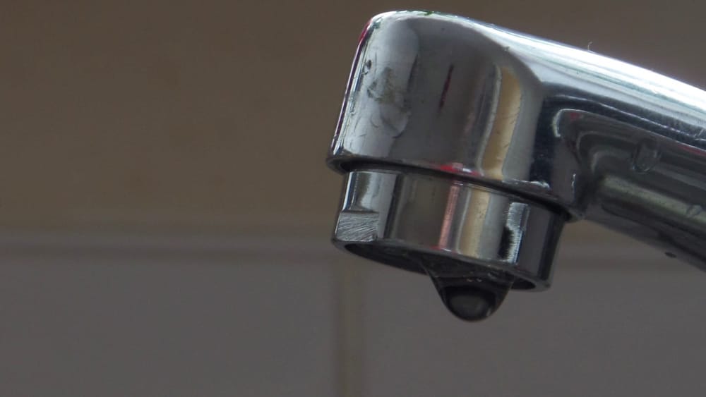 В части Бишкека отключат воду из-за выноса водовода по ул. Дуйшеева изображение публикации