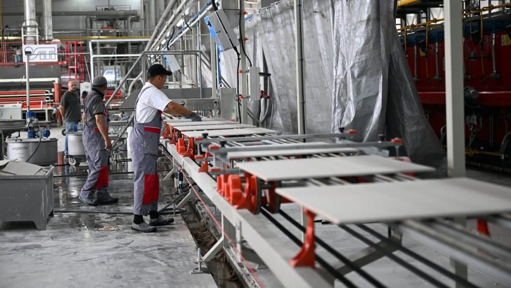 Садыр Жапаров дал старт производству керамогранита в Ивановке — в завод вложили $40 млн изображение публикации