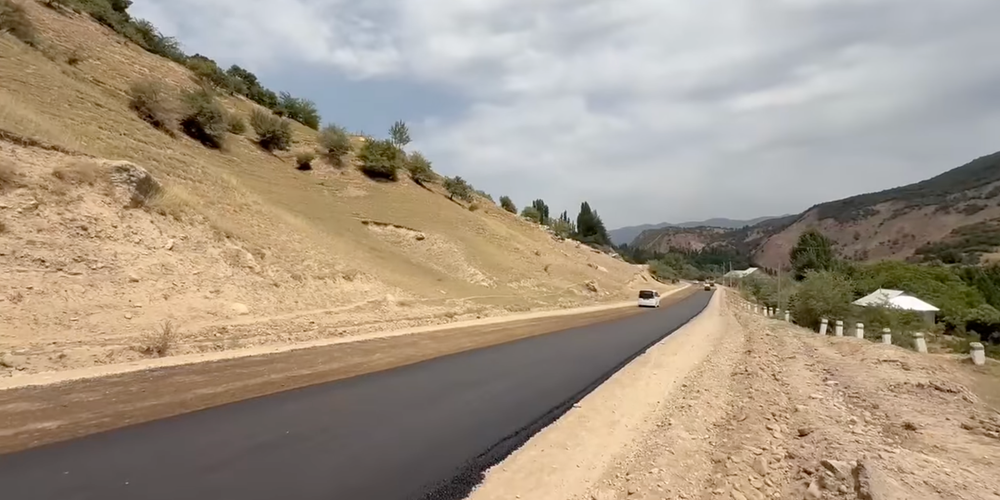 Абсаттар Сыргабаев проинспектировал строительство дорог из Арстанбапа в Базар-Коргон и Кызыл-Ункур изображение публикации