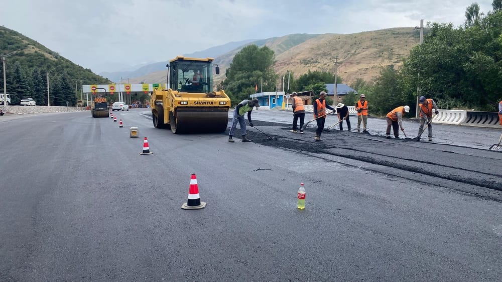 На КПП «Сосновка» укладывают новый асфальт и расширяют проезды изображение публикации