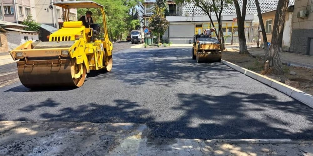 На улице Жумабека в Бишкеке начали укладывать новый асфальт изображение публикации