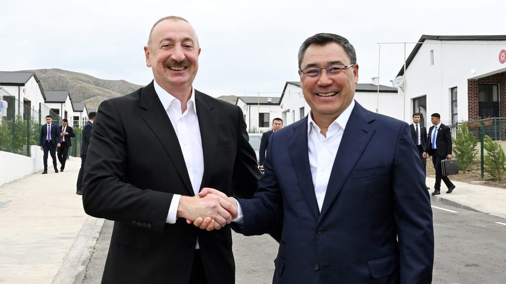 Жапаров и Алиев открыли построенную Кыргызстаном школу в Агдамском районе (фото) изображение публикации