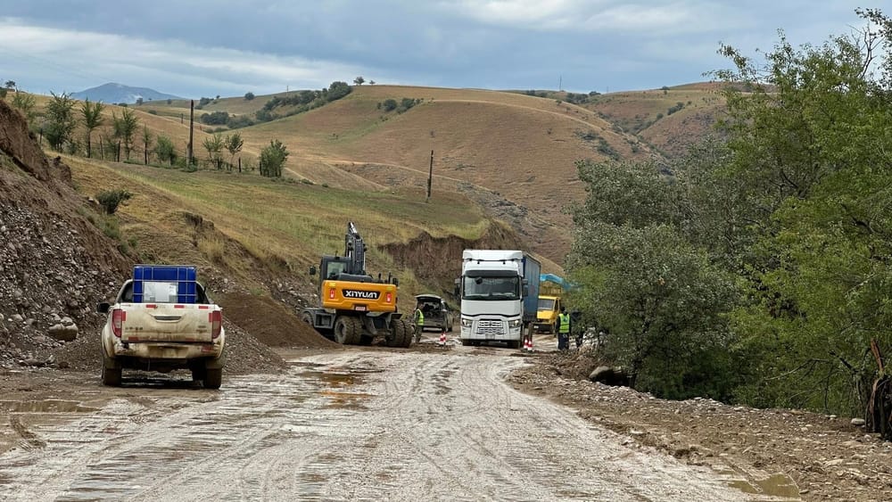 Глава Джалал-Абадской области ознакомился со строительством дороги Кербен – Кара-Жыгач изображение публикации