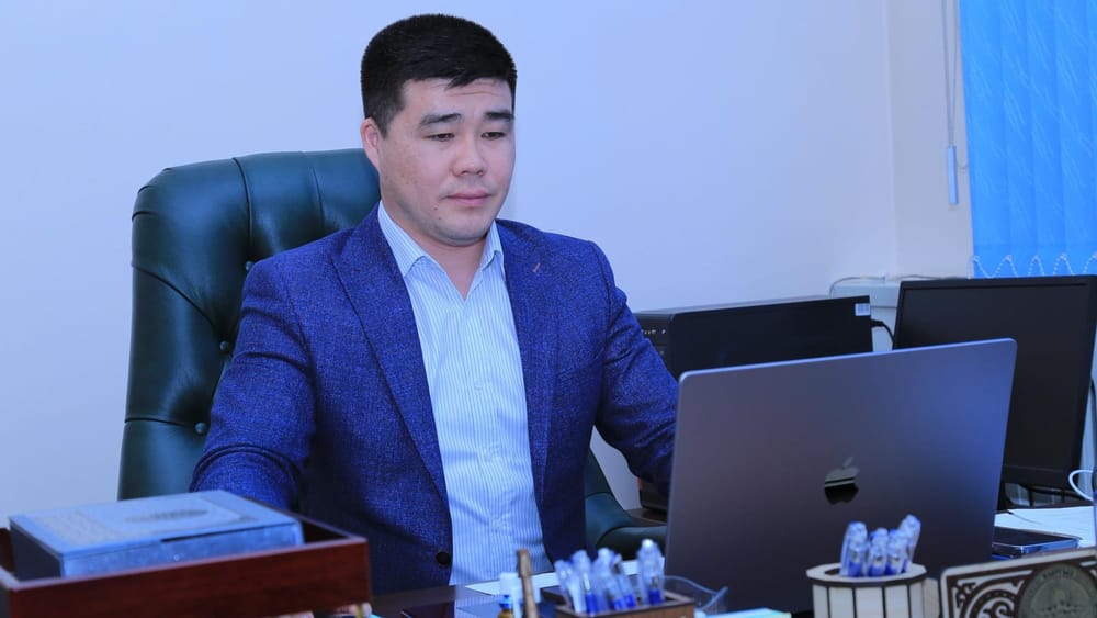 «Ученик Каныбека Туманбаева»: Дайырбек Орунбеков — о новом мэре Балыкчы изображение публикации