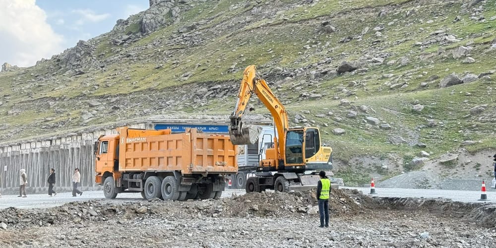 Минтранс: К осени на Тоо-Ашуу построят парковки и удобные зоны для туристов изображение публикации