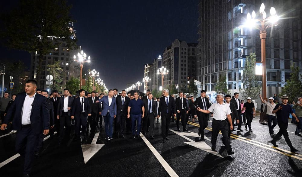 Президент ознакомился с завершением реконструкции проспекта Чынгыза Айтматова в Бишкеке изображение публикации