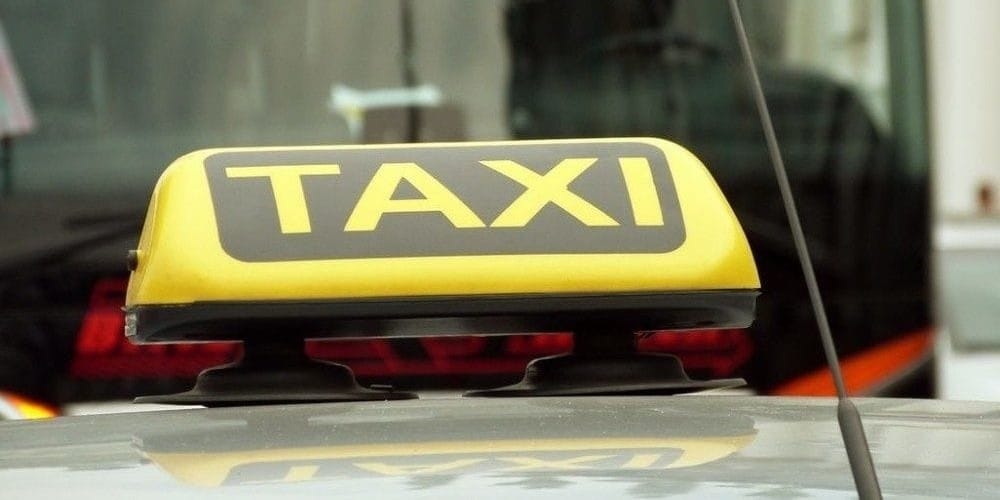 С 1 сентября агрегаторы начнут платить налоги за таксистов и курьеров изображение публикации