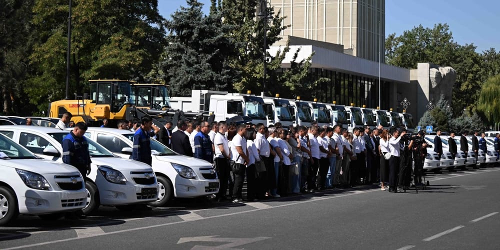 Кабмин передал госорганам 63 новых автомобиля и спецтехнику изображение публикации