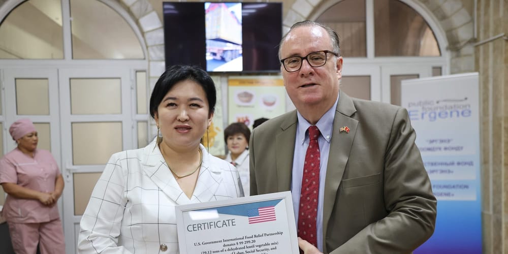 США передали Кыргызстану 75 тонн продуктов питания на 22 млн сомов изображение публикации