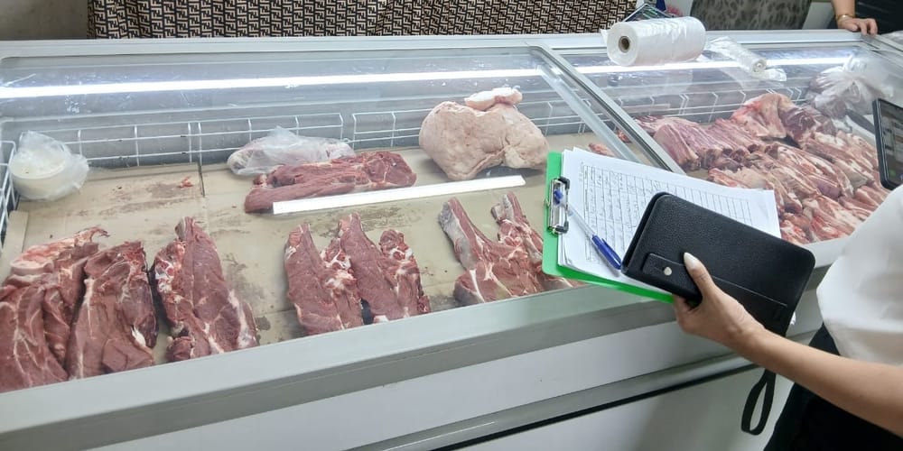 На мясном рынке в Бишкеке оштрафовали ИП за завышение цен на мясо изображение публикации