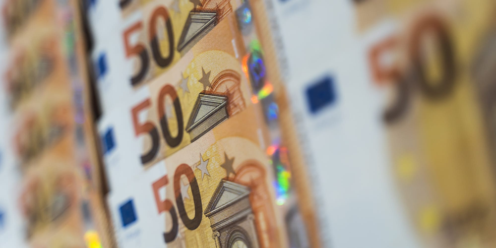 Евро прибавил 0.4 сома — курс валют в обменках и комбанках КР 30 сентября изображение публикации