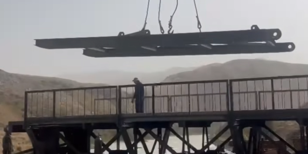 Минтранс отчитался о ходе строительства моста на 39 км дороги Нарын – Оруктам изображение публикации