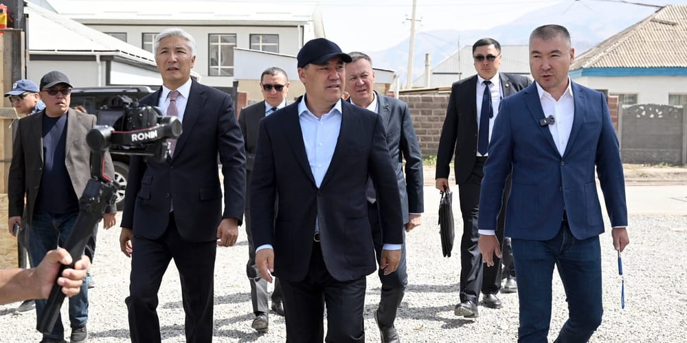 В Нарыне строят новые ЖК, культурные и соцобъекты – президент ознакомился с ходом работ изображение публикации