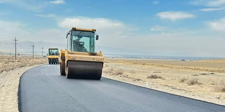 В Манасском районе асфальтируют 8 км дороги в селе Кара-Арча изображение публикации