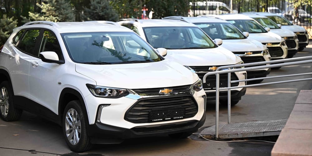 Адылбек Касымалиев вручил Министерству юстиции 25 новых служебных автомобилей изображение публикации