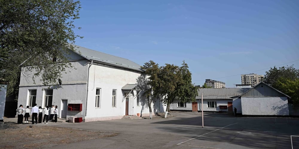 Касымалиев поручил построить в Бишкеке современный интернат для детей с нарушением зрения изображение публикации