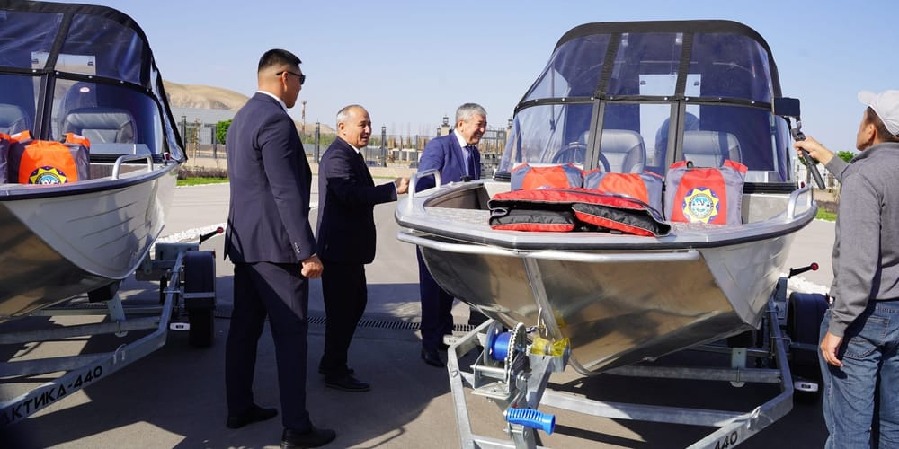 Адылбек Касымалиев передал Минприроды 39 единиц техники для охраны экологии изображение публикации