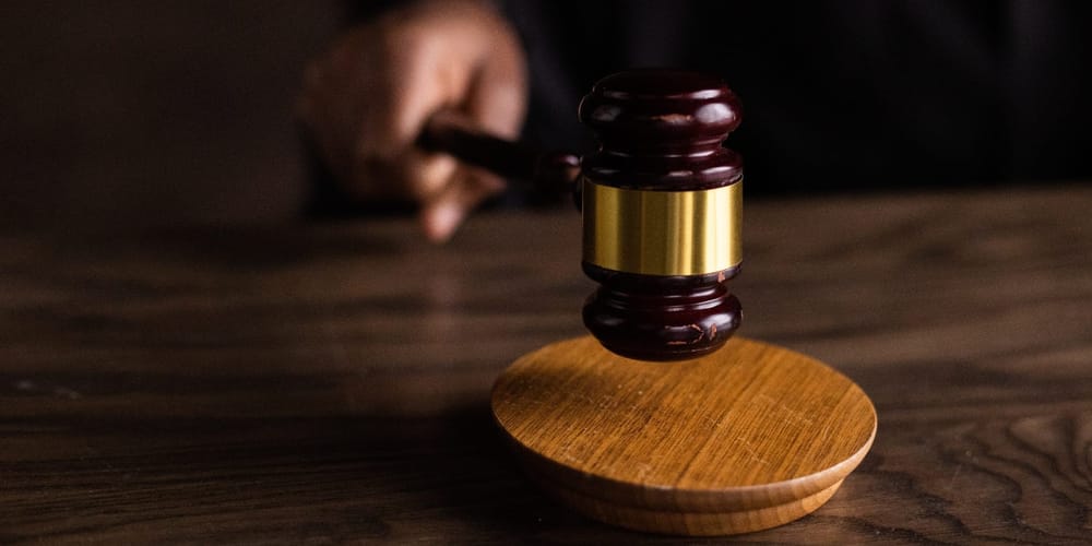 В КР расширили порядок отчуждения в госсобственность имущества, изъятого у коррупционеров и ОПГ изображение публикации