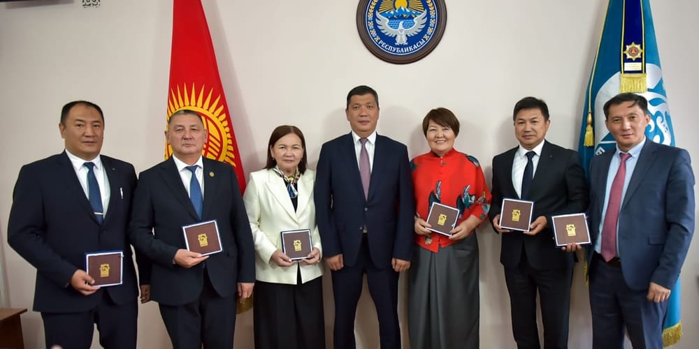 Мэрия Бишкека и вузы договорились готовить педагогов для столичных школ изображение публикации