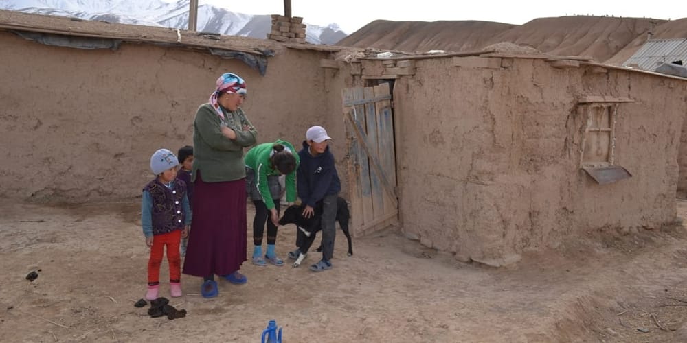 За 24 года число живущих в крайней бедности в КР сократилось в восемь раз изображение публикации