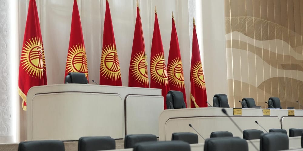 Жогорку Кенеш проголосовал за самороспуск — инициативу поддержали 84 депутата изображение публикации