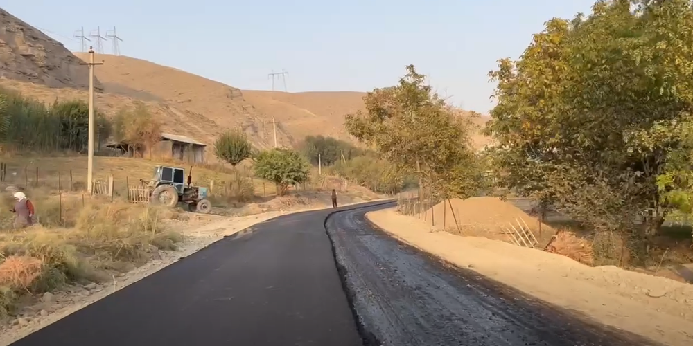 В Джалал-Абадской области ремонтируют 4 км дороги Нефтепром – Уч-Мазар изображение публикации