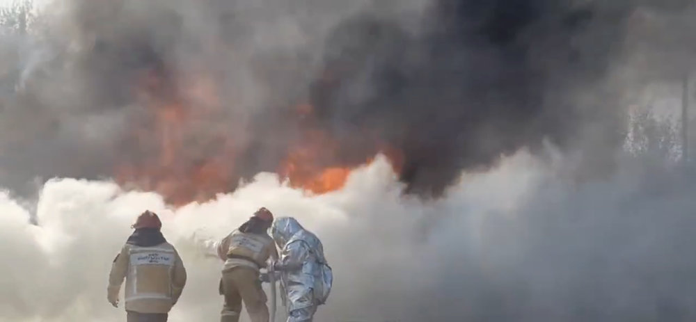 В Баткенской области горит территория бывшего НПЗ — видео изображение публикации