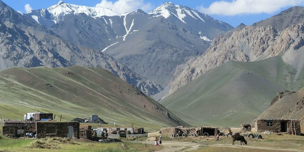 Садыр Жапаров подписал закон о введении пособия «Бала Береке» с 2026 года изображение публикации