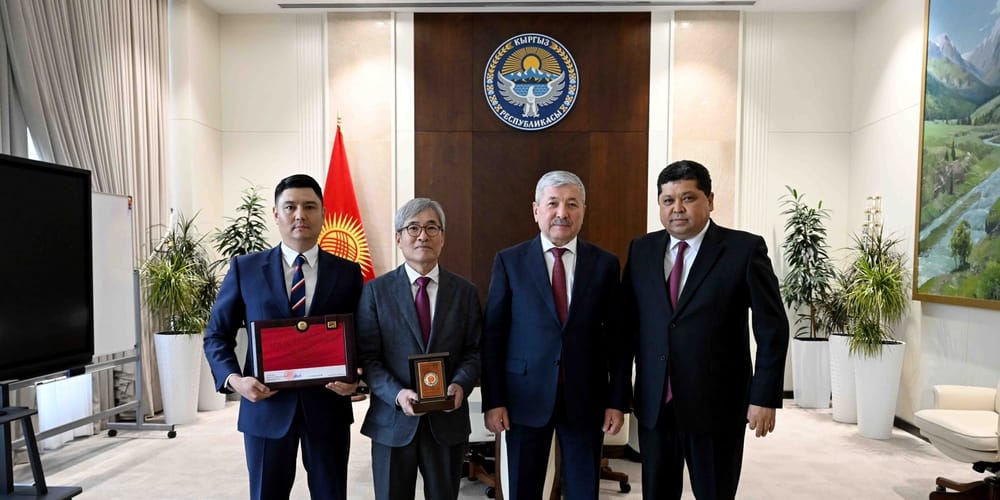 Касымалиев наградил представителей Miru Systems за вклад в развитие избирательной системы КР изображение публикации