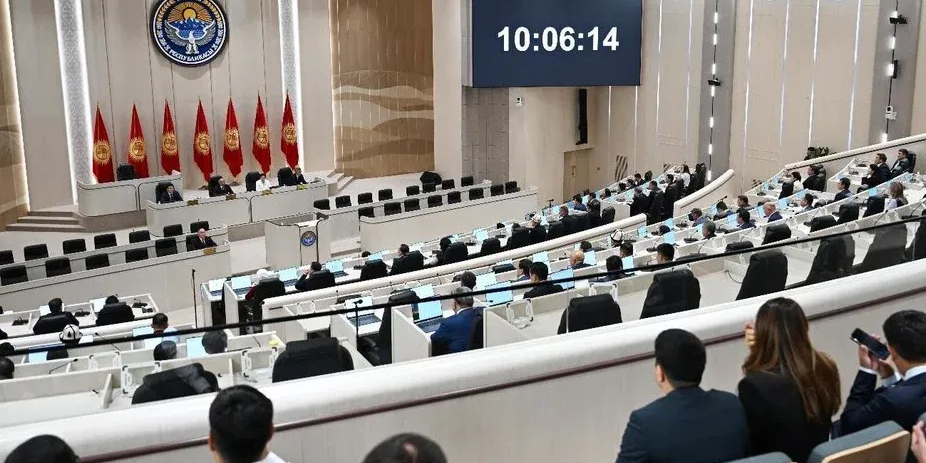 При военном и чрезвычайном положении парламент КР сохранит контроль за правами человека изображение публикации