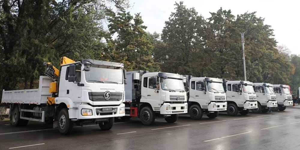 Камчыбек Ташиев вручил спецтехнику муниципалитету Токмока изображение публикации