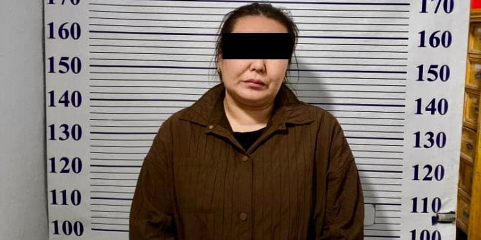 В Сузаке сотрудницу ЦОН задержали за вымогательство при оформлении гражданства изображение публикации