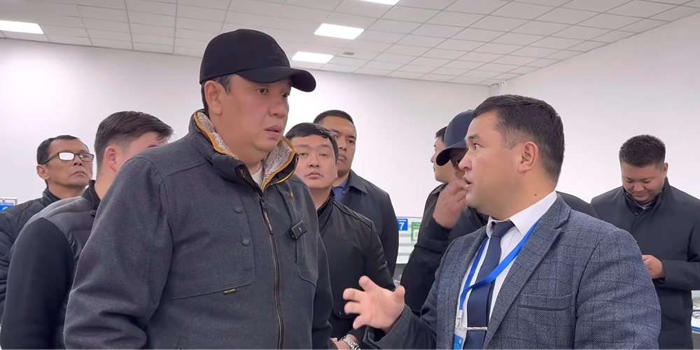 «Сидит с журналом»: мэр Бишкека раскритиковал автоЦОН из-за очередей — видео изображение публикации