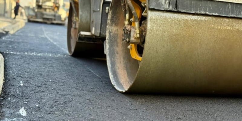 На улице 9 Января в Бишкеке завершили укладку асфальта изображение публикации