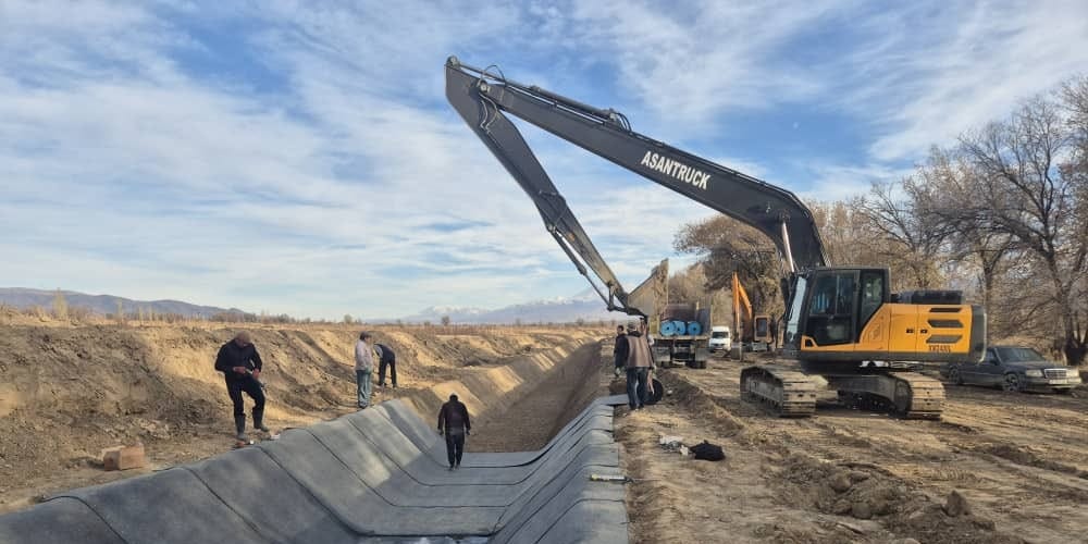 В Таласе бетонируют оросительный канал, обеспечивающий водой 2 400 га полей изображение публикации